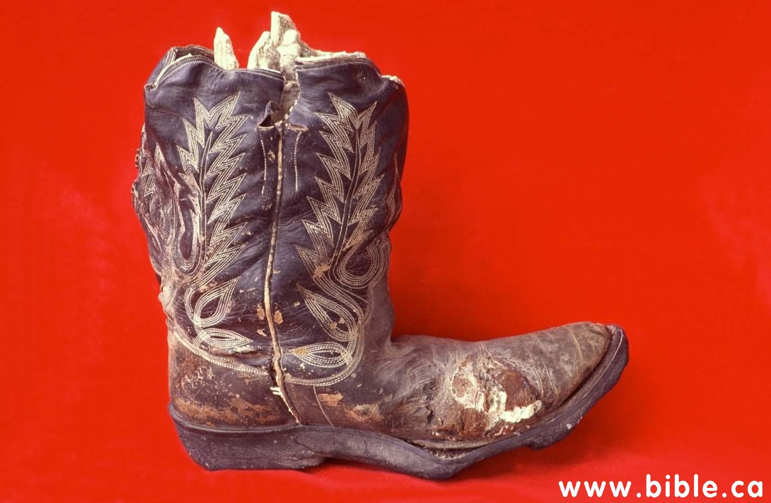 http://www.bible.ca/tracks/limestone-cowboy-boot-outside.jpg